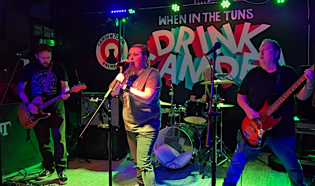 The Zoinks on The Three Tuns stage